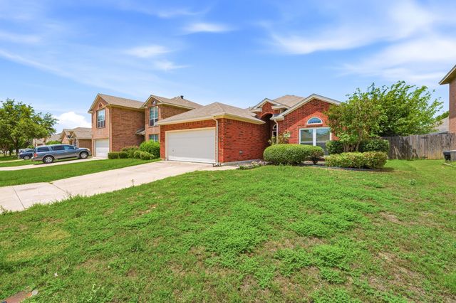 10621 Cloisters Drive, Fort Worth, TX 76131