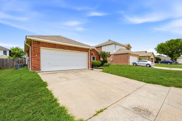 10621 Cloisters Drive, Fort Worth, TX 76131