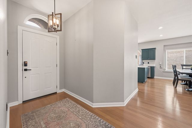 10621 Cloisters Drive, Fort Worth, TX 76131