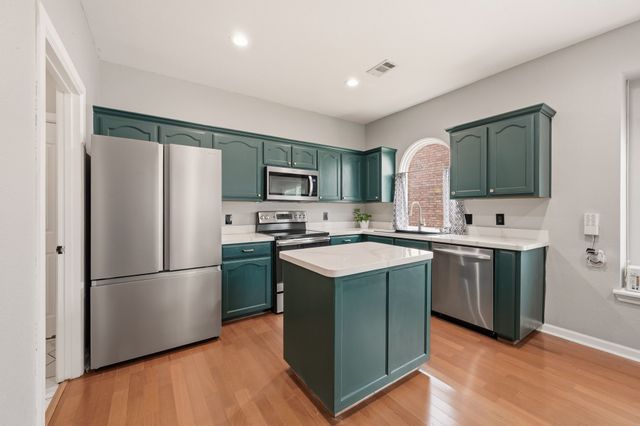 10621 Cloisters Drive, Fort Worth, TX 76131