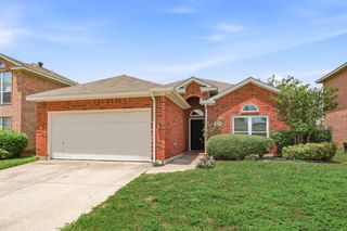 10621 Cloisters Drive, Fort Worth, TX 76131