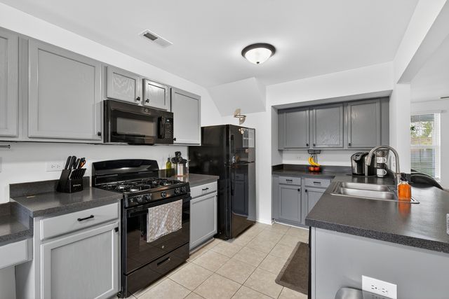 939 Four Seasons Boulevard, Aurora, IL 60504