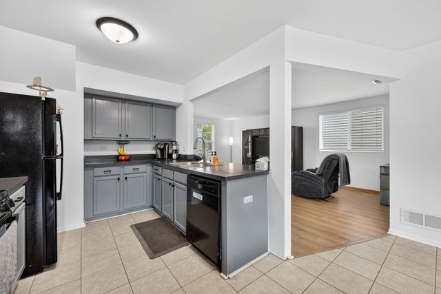 939 Four Seasons Boulevard, Aurora, IL 60504