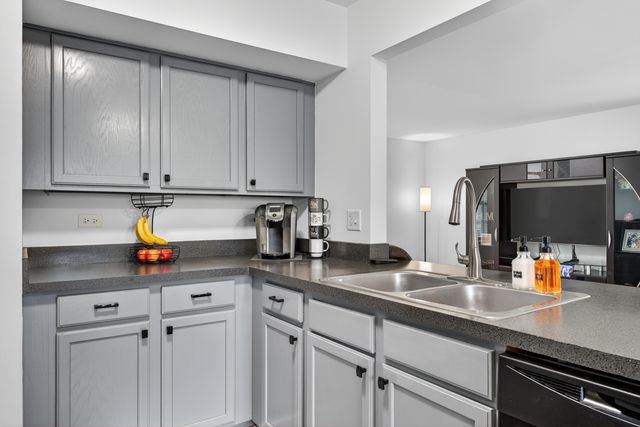 939 Four Seasons Boulevard, Aurora, IL 60504