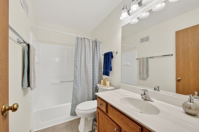 939 Four Seasons Boulevard, Aurora, IL 60504