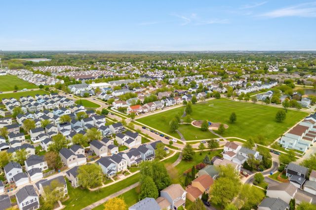 939 Four Seasons Boulevard, Aurora, IL 60504