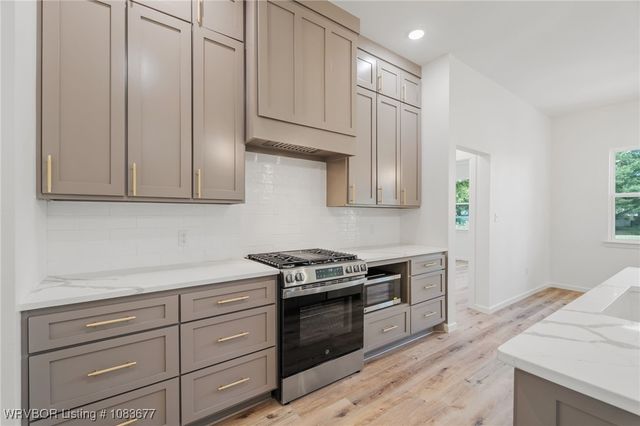 9012 Carson Way, Fort Smith, AR 72908