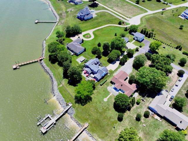 651 BARRACKS BEACH DR, Colonial Beach, VA 22443
