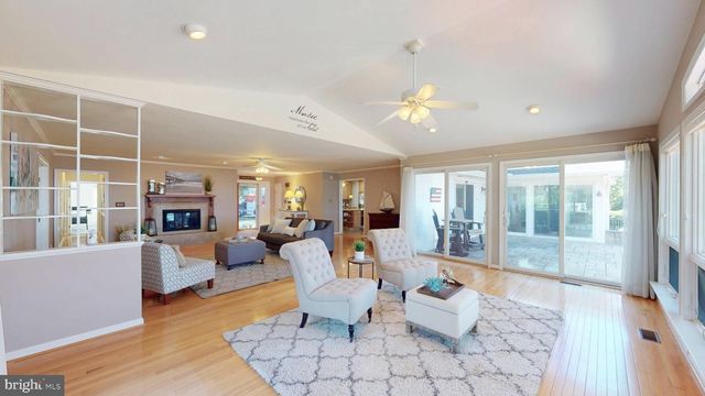 651 BARRACKS BEACH DR, Colonial Beach, VA 22443