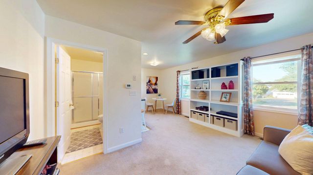 651 BARRACKS BEACH DR, Colonial Beach, VA 22443