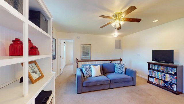 651 BARRACKS BEACH DR, Colonial Beach, VA 22443