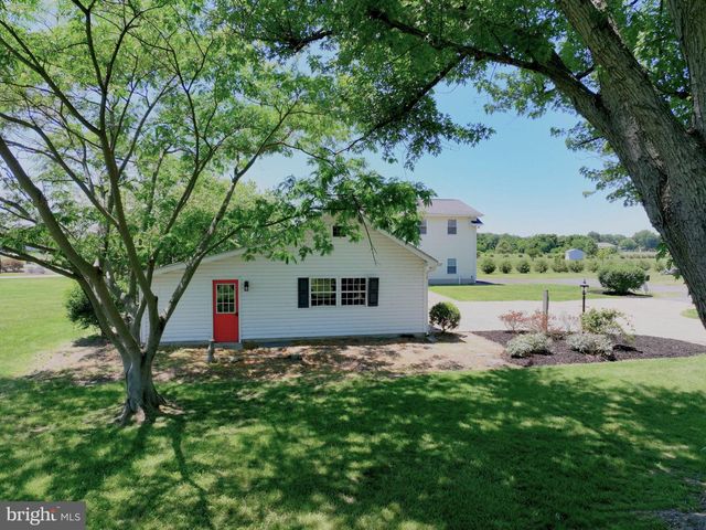 651 BARRACKS BEACH DR, Colonial Beach, VA 22443