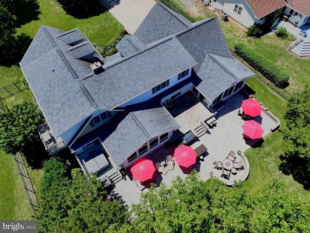 651 BARRACKS BEACH DR, Colonial Beach, VA 22443