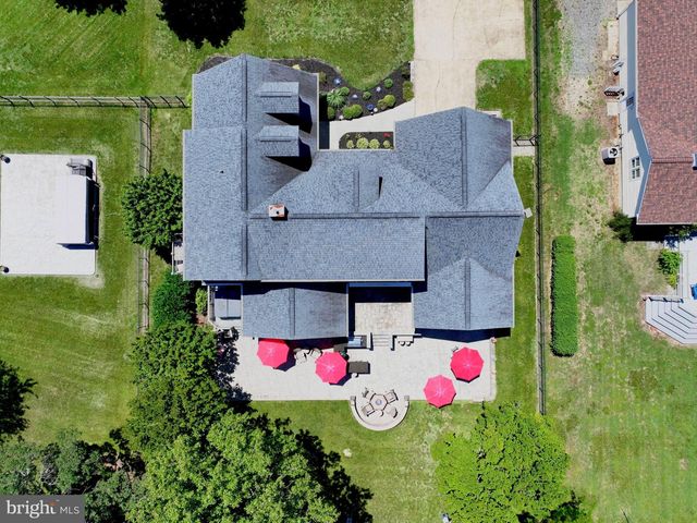 651 BARRACKS BEACH DR, Colonial Beach, VA 22443