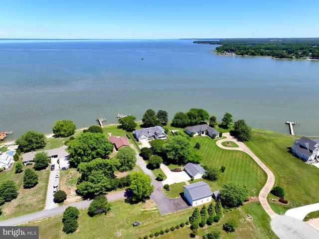 651 BARRACKS BEACH DR, Colonial Beach, VA 22443