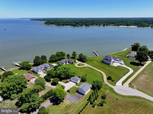 651 BARRACKS BEACH DR, Colonial Beach, VA 22443