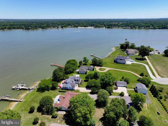 651 BARRACKS BEACH DR, Colonial Beach, VA 22443