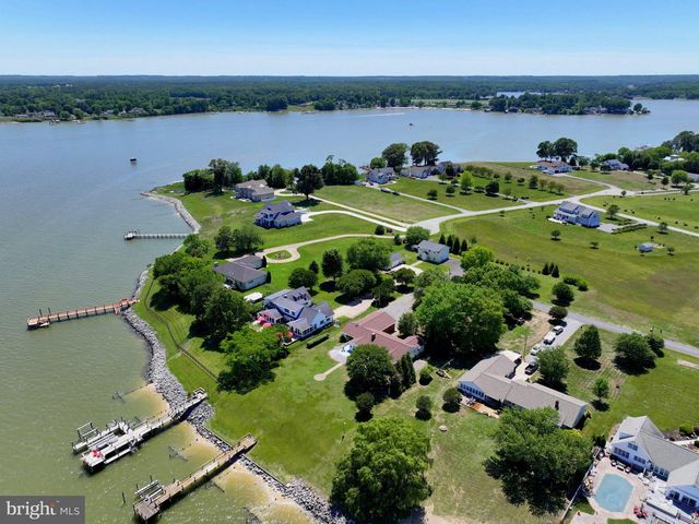 651 BARRACKS BEACH DR, Colonial Beach, VA 22443