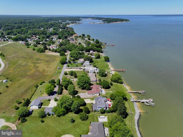 651 BARRACKS BEACH DR, Colonial Beach, VA 22443