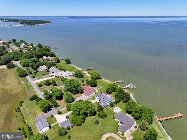 651 BARRACKS BEACH DR, Colonial Beach, VA 22443