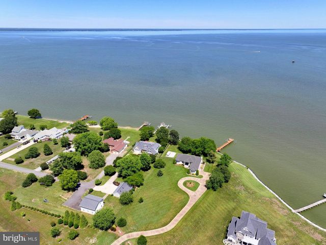 651 BARRACKS BEACH DR, Colonial Beach, VA 22443