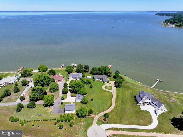 651 BARRACKS BEACH DR, Colonial Beach, VA 22443