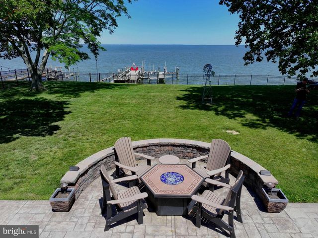 651 BARRACKS BEACH DR, Colonial Beach, VA 22443