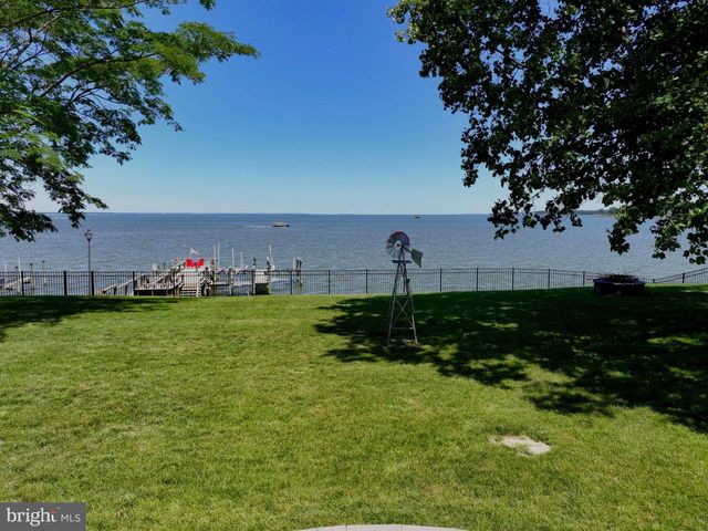 651 BARRACKS BEACH DR, Colonial Beach, VA 22443