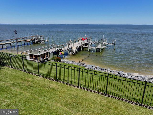 651 BARRACKS BEACH DR, Colonial Beach, VA 22443