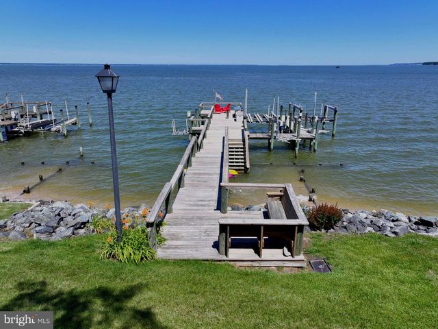 651 BARRACKS BEACH DR, Colonial Beach, VA 22443