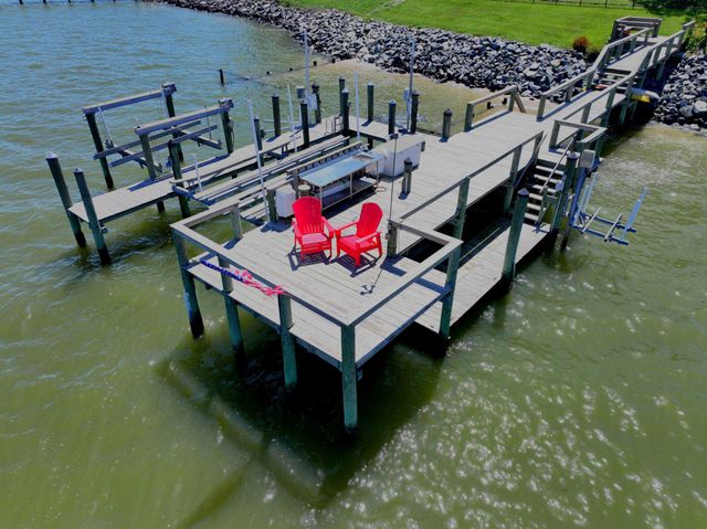 651 BARRACKS BEACH DR, Colonial Beach, VA 22443
