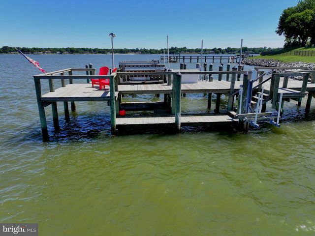 651 BARRACKS BEACH DR, Colonial Beach, VA 22443