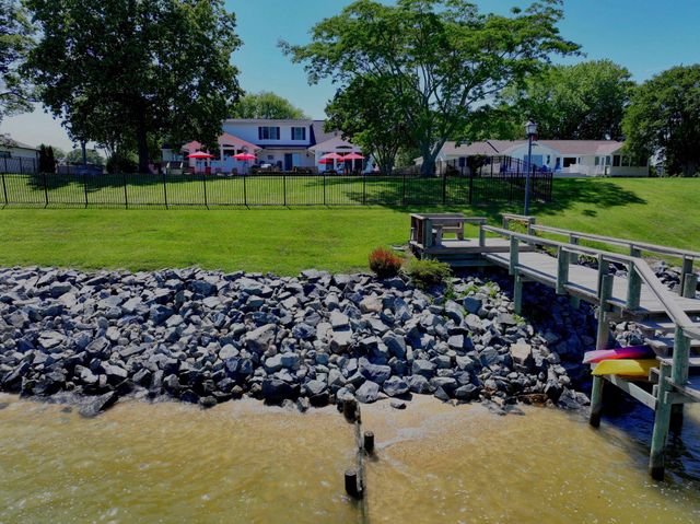 651 BARRACKS BEACH DR, Colonial Beach, VA 22443