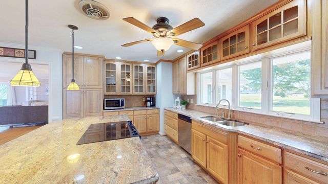 651 BARRACKS BEACH DR, Colonial Beach, VA 22443