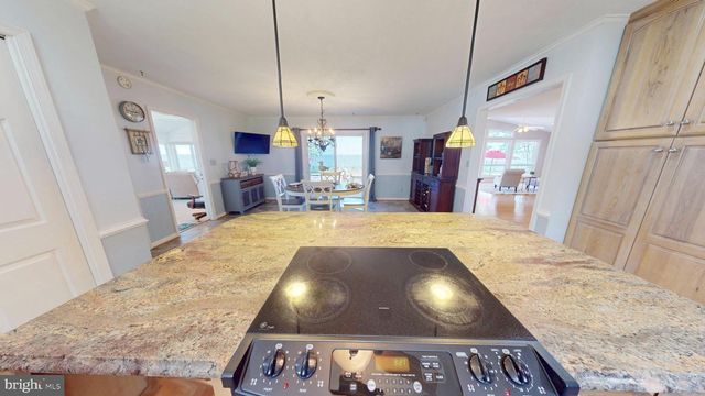 651 BARRACKS BEACH DR, Colonial Beach, VA 22443