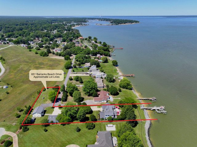 651 BARRACKS BEACH DR, Colonial Beach, VA 22443