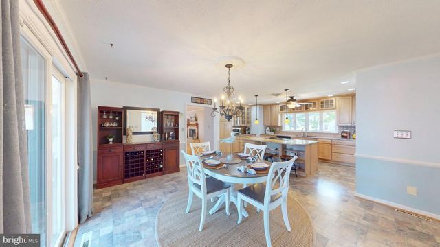 651 BARRACKS BEACH DR, Colonial Beach, VA 22443