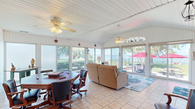651 BARRACKS BEACH DR, Colonial Beach, VA 22443