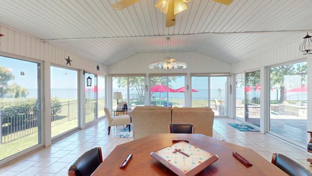 651 BARRACKS BEACH DR, Colonial Beach, VA 22443