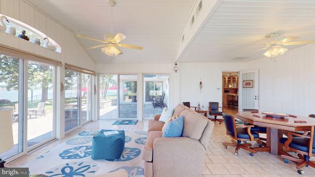 651 BARRACKS BEACH DR, Colonial Beach, VA 22443