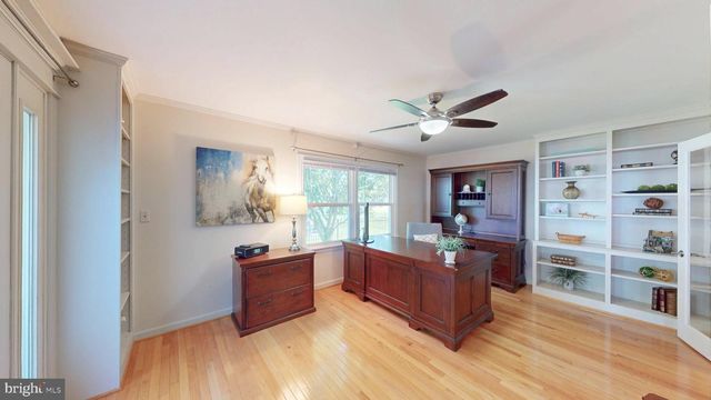 651 BARRACKS BEACH DR, Colonial Beach, VA 22443