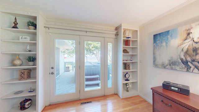 651 BARRACKS BEACH DR, Colonial Beach, VA 22443