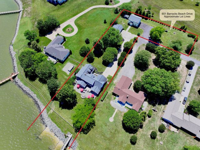 651 BARRACKS BEACH DR, Colonial Beach, VA 22443