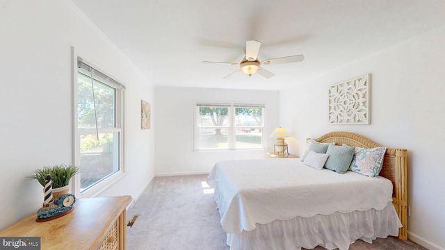 651 BARRACKS BEACH DR, Colonial Beach, VA 22443