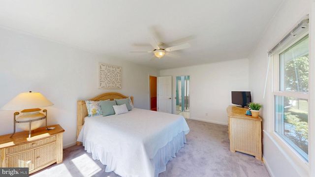 651 BARRACKS BEACH DR, Colonial Beach, VA 22443