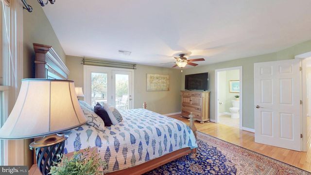 651 BARRACKS BEACH DR, Colonial Beach, VA 22443