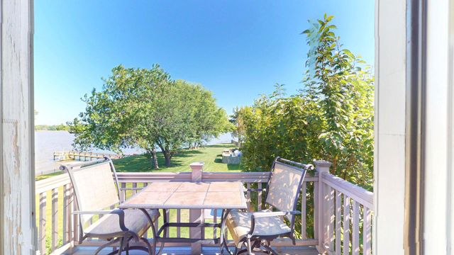 651 BARRACKS BEACH DR, Colonial Beach, VA 22443
