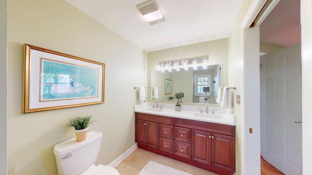 651 BARRACKS BEACH DR, Colonial Beach, VA 22443