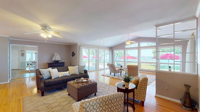 651 BARRACKS BEACH DR, Colonial Beach, VA 22443