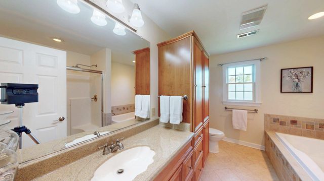 651 BARRACKS BEACH DR, Colonial Beach, VA 22443